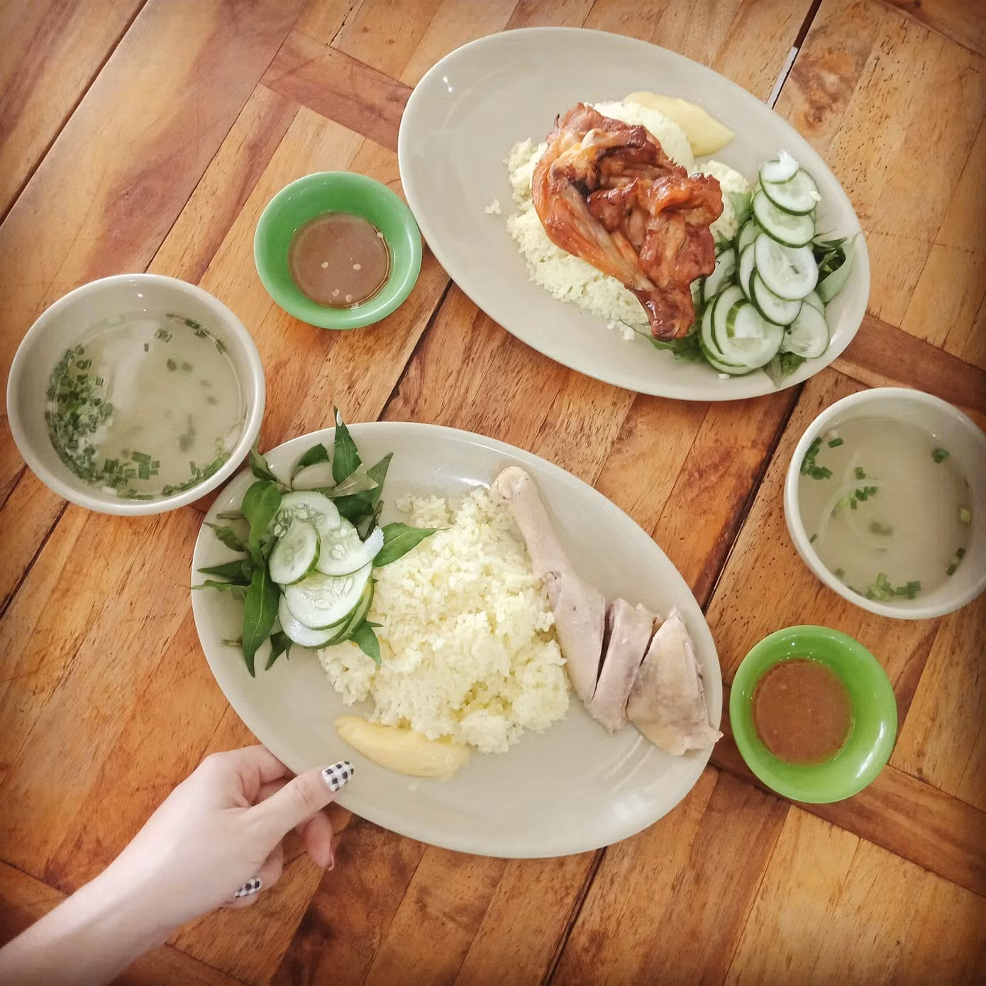 Phần cơm gà nghi gây vụ ngộ độc tập thể tại Nha Trang. Ảnh: MXH.