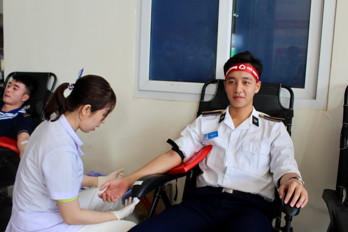 Trao đi những giọt máu là niềm vui của nhiều người đặc biệt là các chàng trai trẻ tại Học viện Hải quân. Trao đi những giọt máu là niềm vui của nhiều người đặc biệt là các chàng trai trẻ tại Học viện Hải quân.