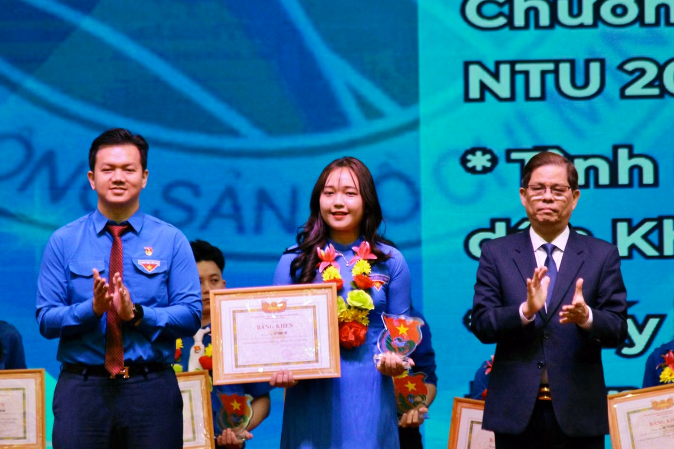 Tỉnh Đoàn Khánh Hòa tuyên dương 46 bí thư chi đoàn tiêu biểu năm 2024.