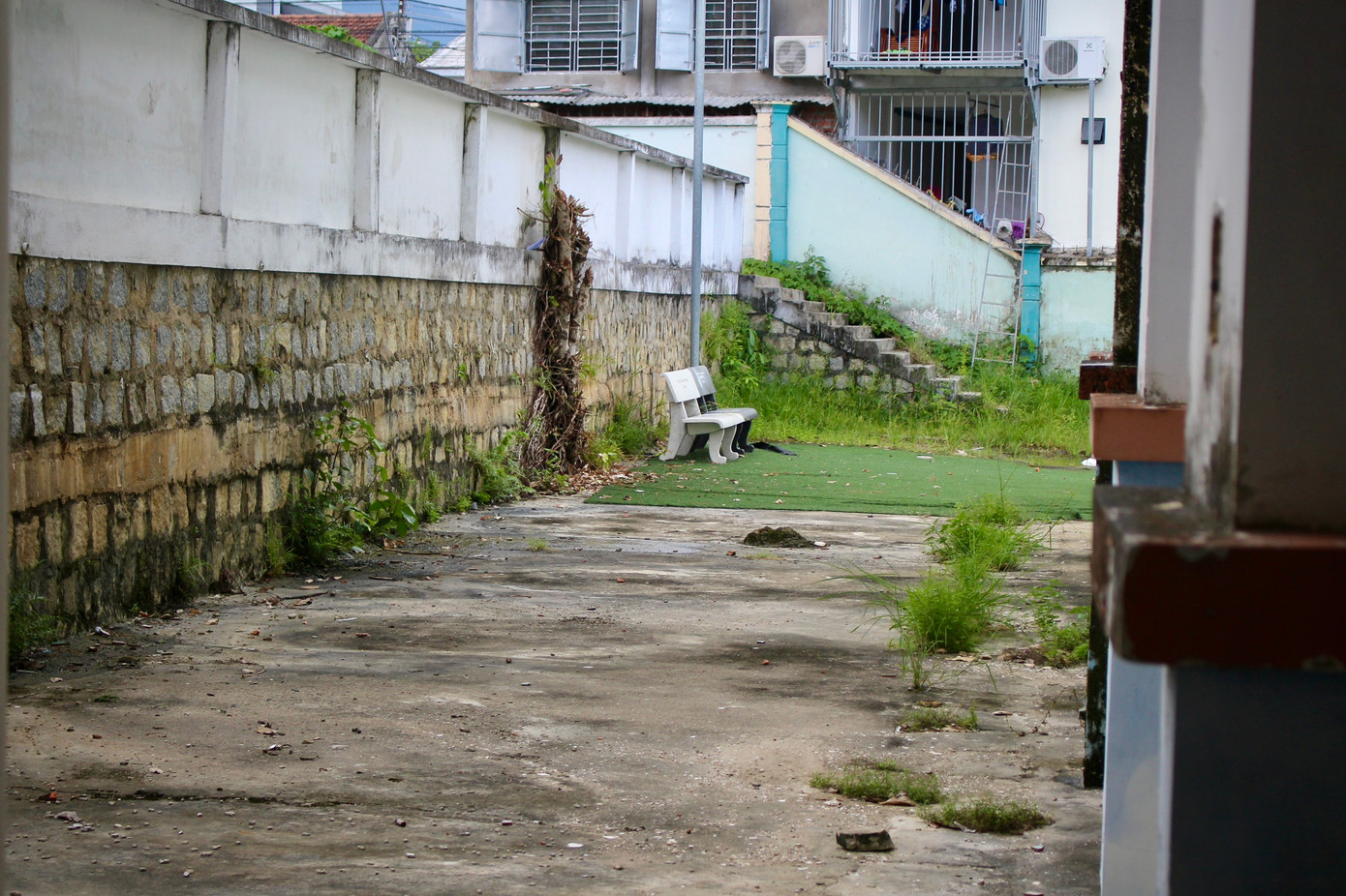 Theo ghi nhận của PV báo Tiền Phong, nhiều hạng mục tại Nhà Thiếu nhi huyện Khánh Vĩnh đã xuống cấp, cũ kĩ, hư hỏng, không còn đảm bảo vui chơi, sinh hoạt cho thanh thiếu niên trên địa bàn. Theo ghi nhận của PV báo Tiền Phong, nhiều hạng mục tại Nhà Thiếu nhi huyện Khánh Vĩnh đã xuống cấp, cũ kĩ, hư hỏng, không còn đảm bảo vui chơi, sinh hoạt cho thanh thiếu niên trên địa bàn.