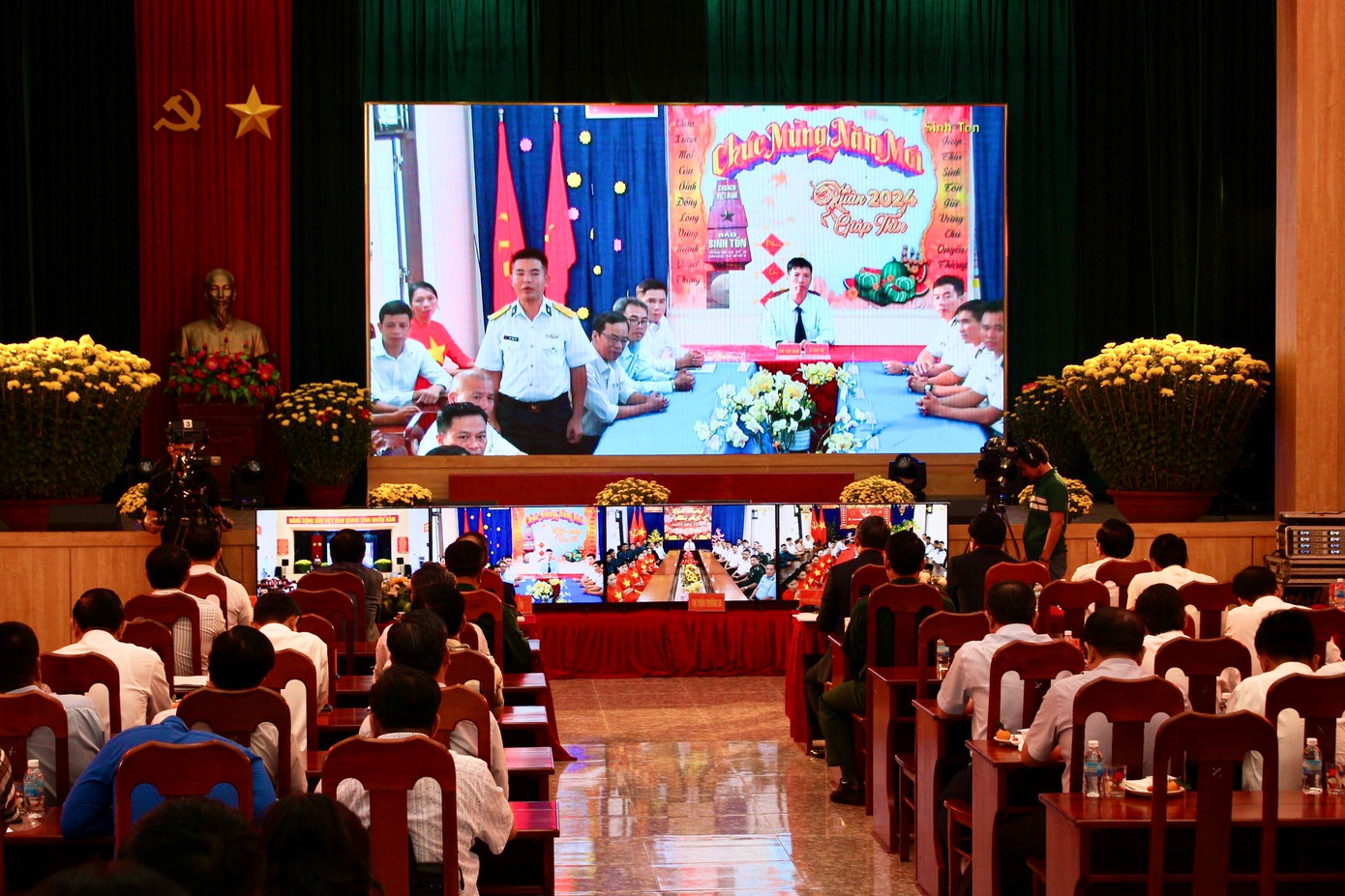 Tỉnh Khánh Hòa tổ chức Chương trình cầu truyền hình trực tuyến giữa đất liền và huyện Trường Sa Tỉnh Khánh Hòa tổ chức Chương trình cầu truyền hình trực tuyến giữa đất liền và huyện Trường Sa