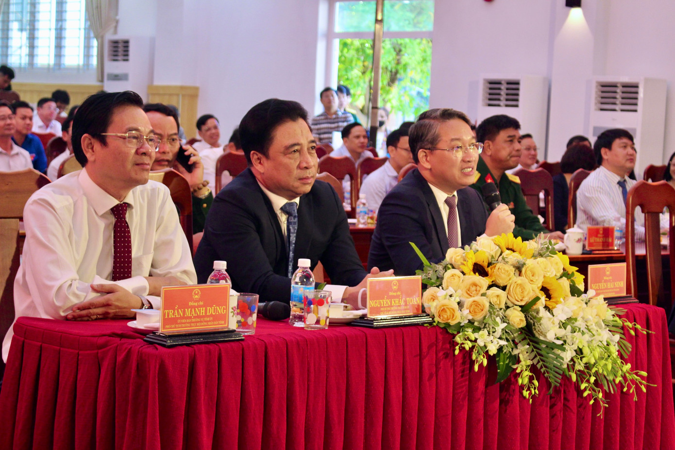 Ông Nguyễn Hải Ninh – Bí thư Tỉnh ủy Khánh Hòa thăm hỏi tình hình chuẩn bị đón Tết của quân và dân trên huyện Trường Sa. Ông Nguyễn Hải Ninh – Bí thư Tỉnh ủy Khánh Hòa thăm hỏi tình hình chuẩn bị đón Tết của quân và dân trên huyện Trường Sa.