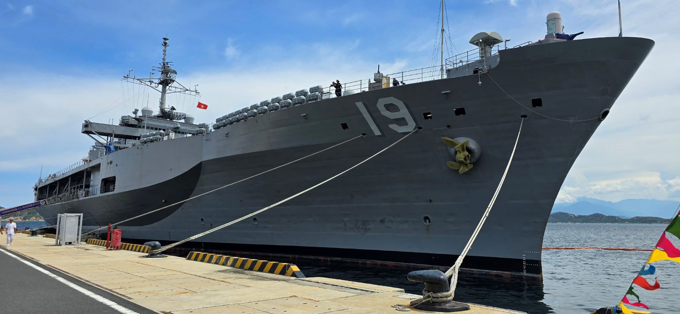 Tàu USS Blue Ridge của Hải quân Mỹ. (Ảnh: D.H).