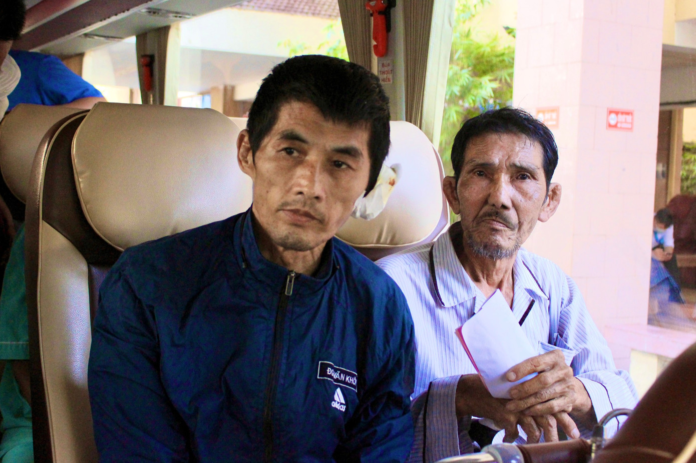 Các bệnh nhân được sắp xếp lên từng tuyến xe để chở về tận nhà trong khu vực TP Nha Trang và các huyện, thị xã trên toàn tỉnh Khánh Hòa gồm Khánh Vĩnh, Khánh Sơn, Cam Lâm, Cam Ranh, Ninh Hòa và Vạn Ninh. Các bệnh nhân được sắp xếp lên từng tuyến xe để chở về tận nhà trong khu vực TP Nha Trang và các huyện, thị xã trên toàn tỉnh Khánh Hòa gồm Khánh Vĩnh, Khánh Sơn, Cam Lâm, Cam Ranh, Ninh Hòa và Vạn Ninh.