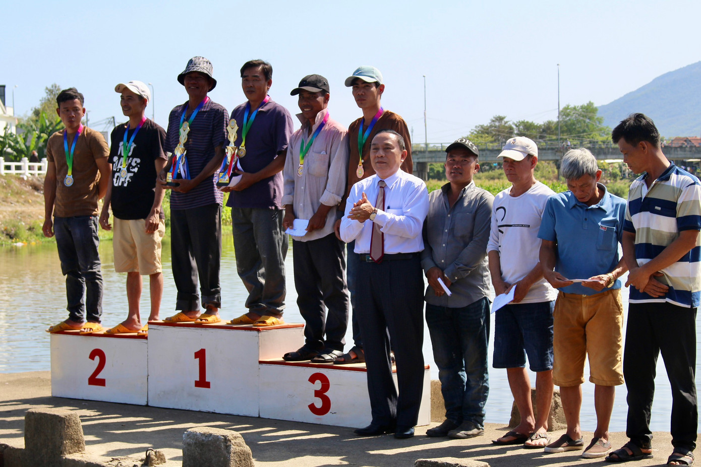 Kết thúc các phần thi, ban tổ chức đã trao giải nhất toàn đoàn cho đội phường Ninh Hà, giải nhì cho đội xã Ninh Lộc, giải ba cho đội xã Ninh Xuân.