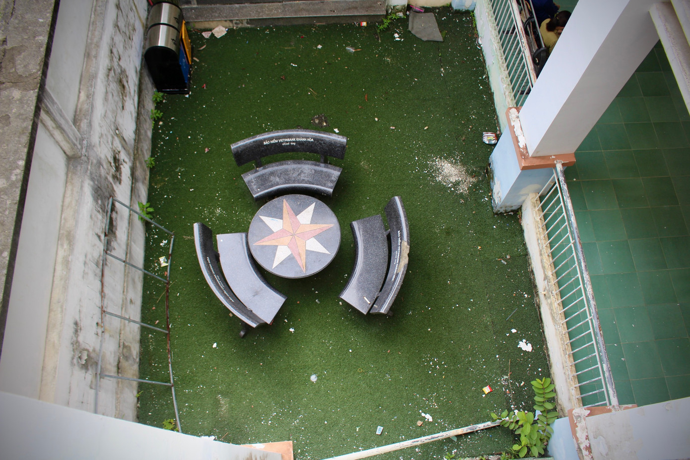 Theo tìm hiểu, Nhà Thiếu nhi huyện Khánh Vĩnh được xây dựng và đưa vào sử dụng năm 2011. Trong 14 năm hoạt động, nhà thiếu nhi chỉ mới được sửa chữa một lần vào năm 2019. Theo tìm hiểu, Nhà Thiếu nhi huyện Khánh Vĩnh được xây dựng và đưa vào sử dụng năm 2011. Trong 14 năm hoạt động, nhà thiếu nhi chỉ mới được sửa chữa một lần vào năm 2019.