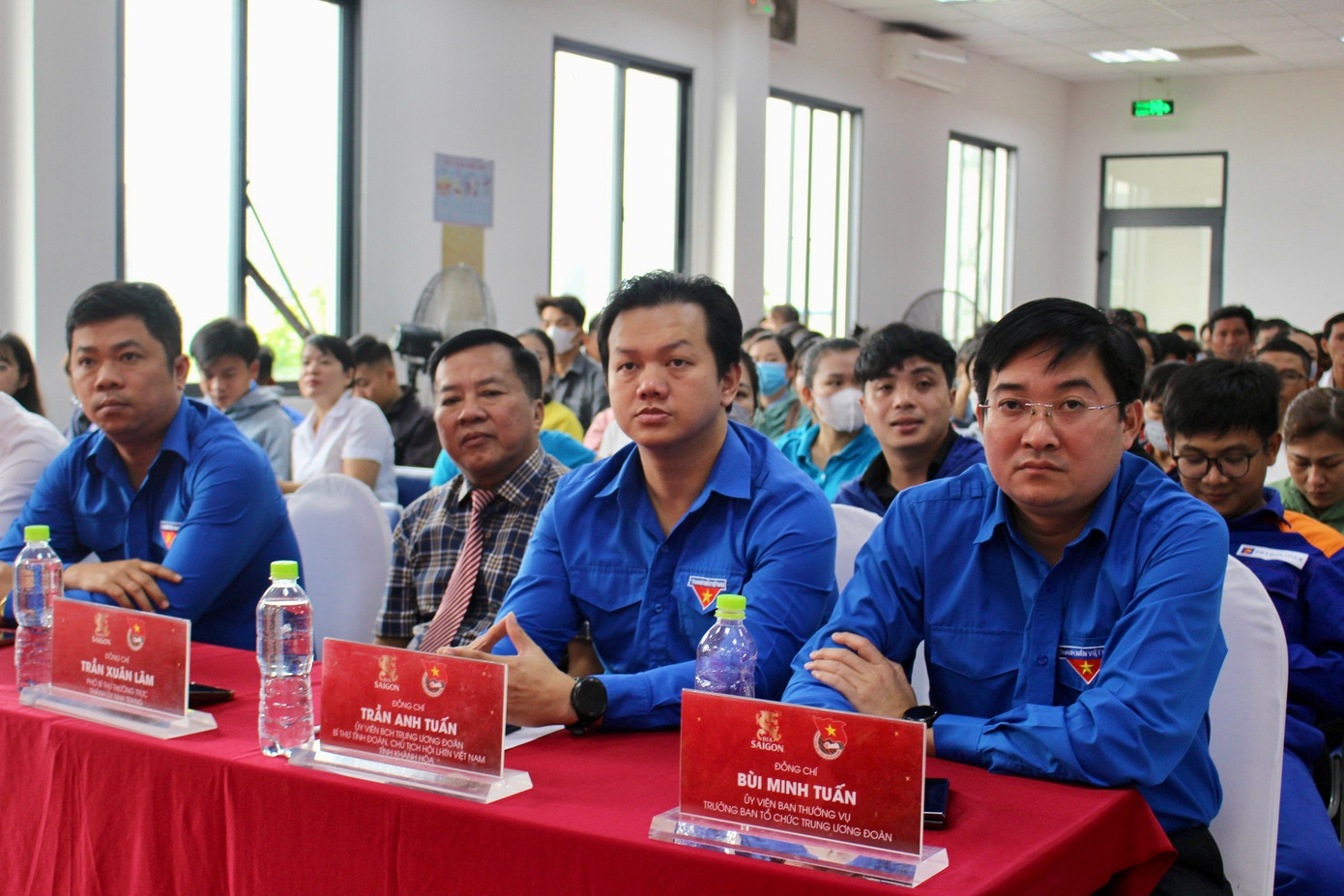 Tham dự chương trình có anh Bùi Minh Tuấn – UVBTV, Trưởng Ban Tổ chức T.Ư Đoàn; anh Trần Anh Tuấn – Bí thư Tỉnh Đoàn Khánh Hòa; đại diện lãnh đạo tỉnh Khánh Hòa, hàng trăm người dân, công nhân người lao động trên địa bàn. Tham dự chương trình có anh Bùi Minh Tuấn – UVBTV, Trưởng Ban Tổ chức T.Ư Đoàn; anh Trần Anh Tuấn – Bí thư Tỉnh Đoàn Khánh Hòa; đại diện lãnh đạo tỉnh Khánh Hòa, hàng trăm người dân, công nhân người lao động trên địa bàn.