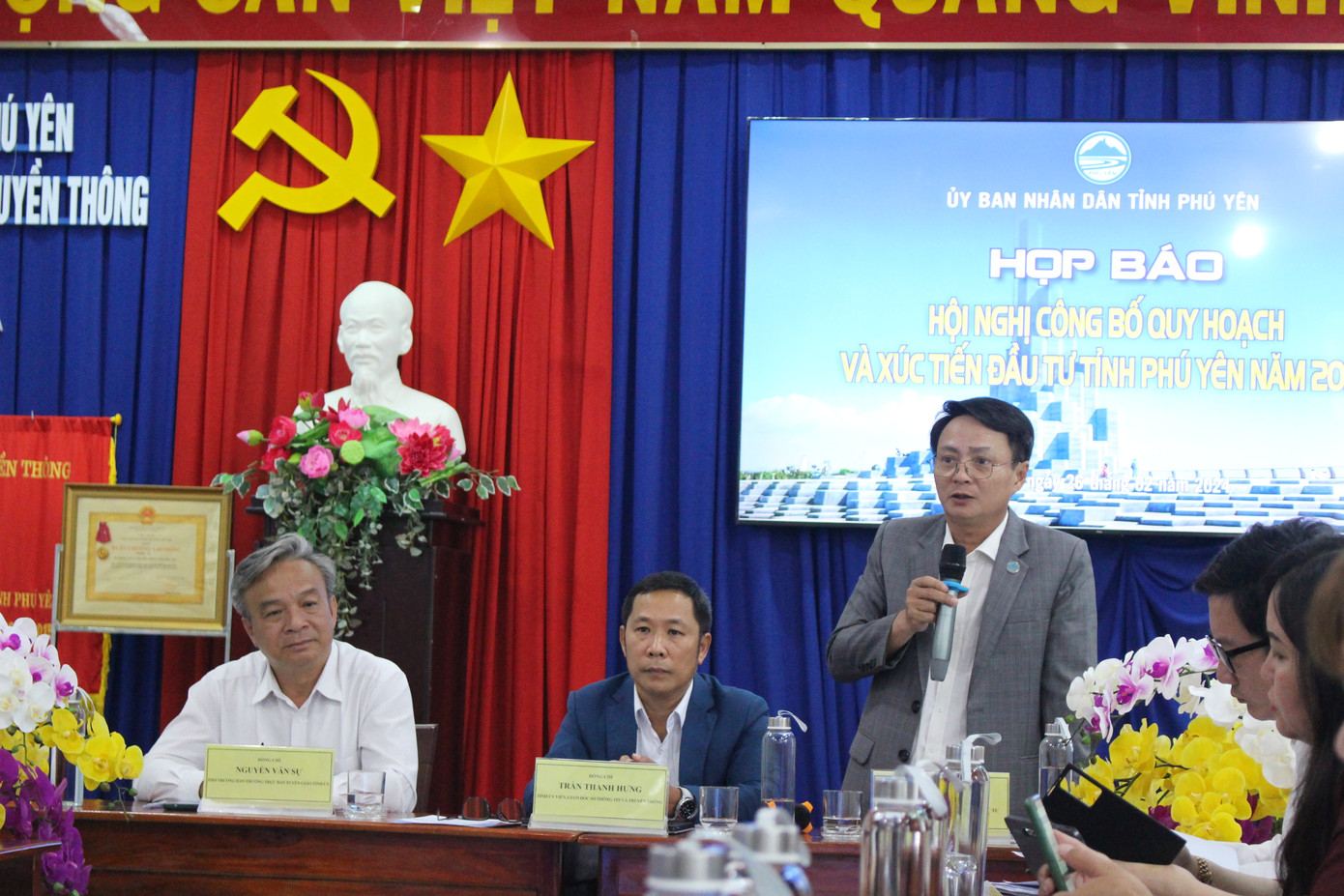 Lãnh đạo tỉnh Phú Yên thông tin về hội nghị công bố quy hoạch tỉnh thời kỳ 2021 - 2030, tầm nhìn đến năm 2050 và xúc tiến đầu tư vào tỉnh Phú Yên năm 2024.