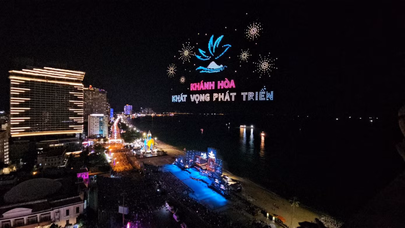 Lễ hội Vịnh ánh sáng quốc tế Nha Trang 2024 là cuộc thi trình diễn drone light lần đầu tiên xuất hiện tại Việt Nam.