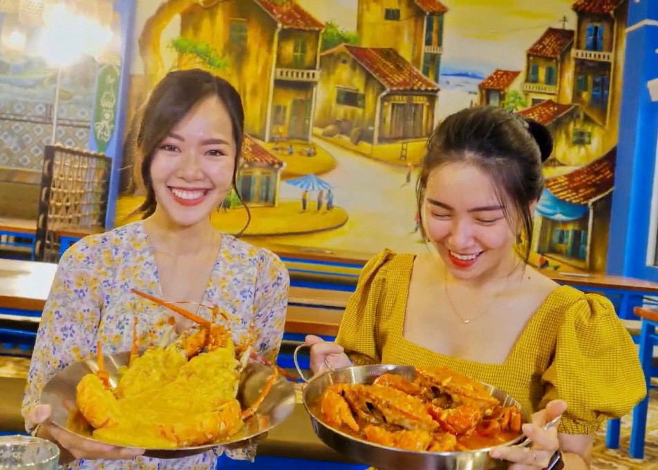 Du khách sẽ được chiêm ngưỡng màn xác lập kỉ lục Việt Nam về 120 món ăn chế biến từ tôm hùm Cam Ranh.