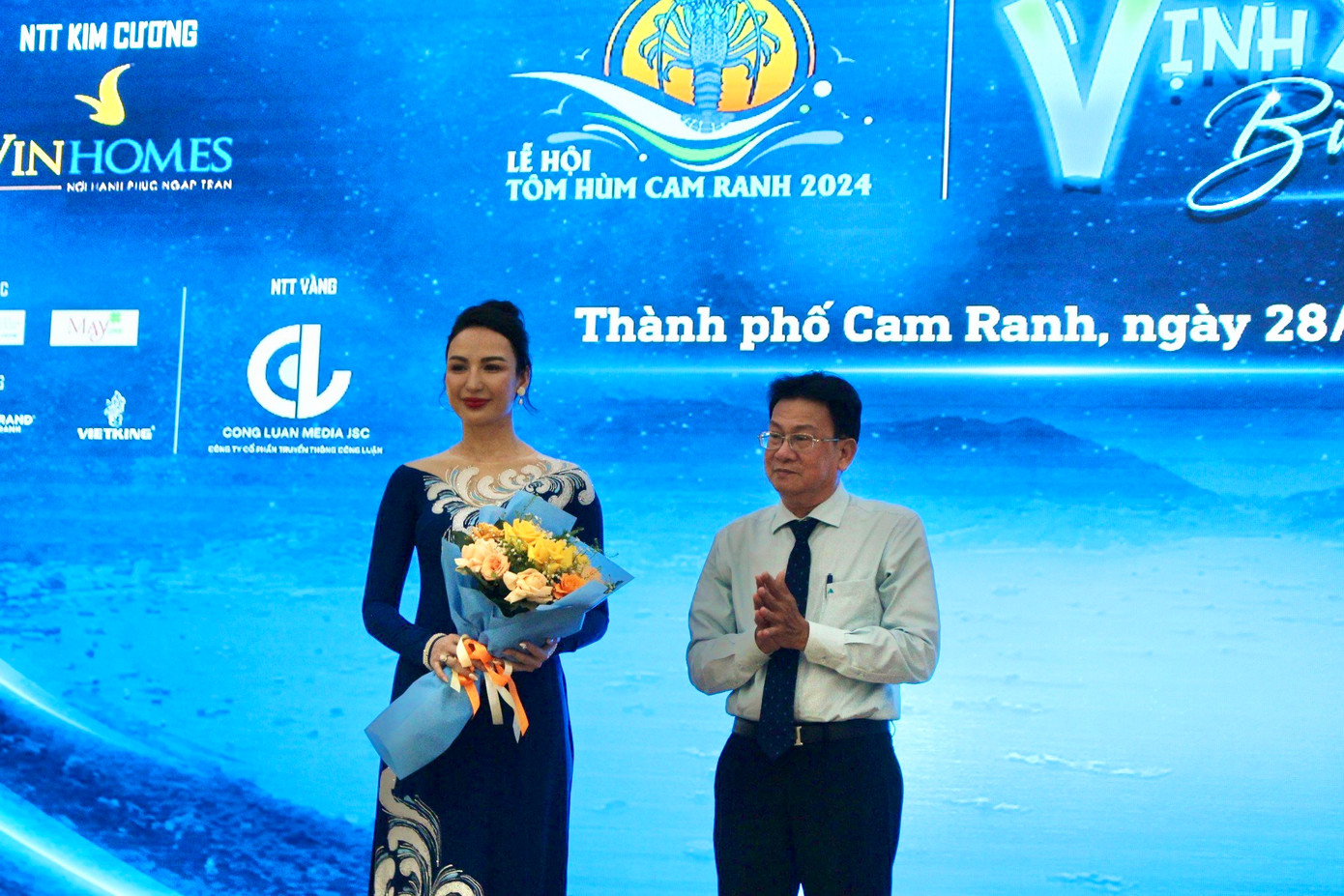 Hoa hậu du lịch Việt Nam 2008 Ngọc Diễm được lựa chọn làm đại sứ lễ hội.