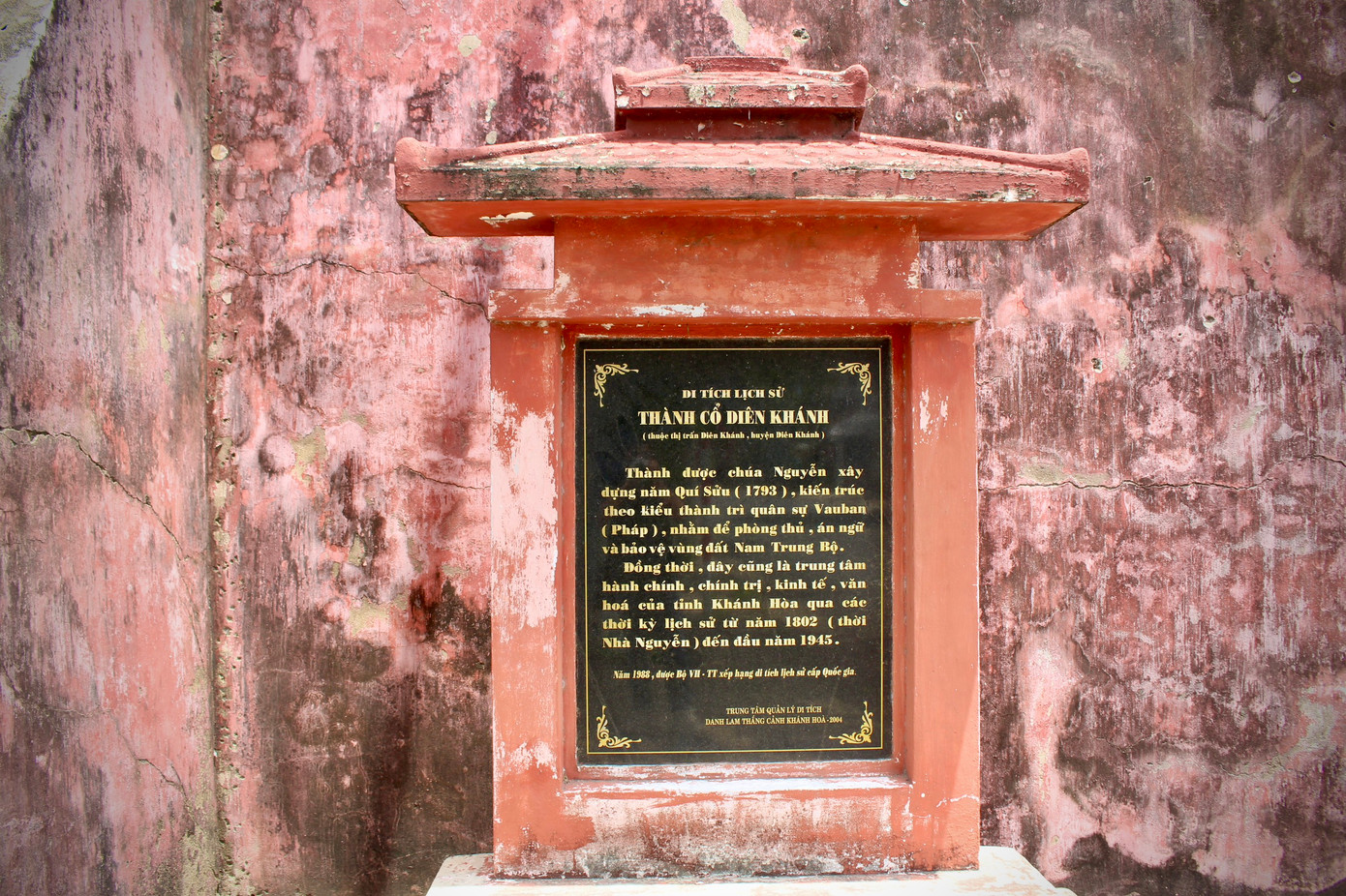 Thành cổ Diên Khánh được công nhận di tích lịch sử cấp quốc gia năm 1988. Trải qua hơn 230 năm, Thành cổ Diên Khánh chứa đựng giá trị nhiều mặt về nghệ thuật, kiến trúc, lịch sử và quân sự, có ý nghĩa vô cùng quan trọng đối với mỗi người con Khánh Hòa.