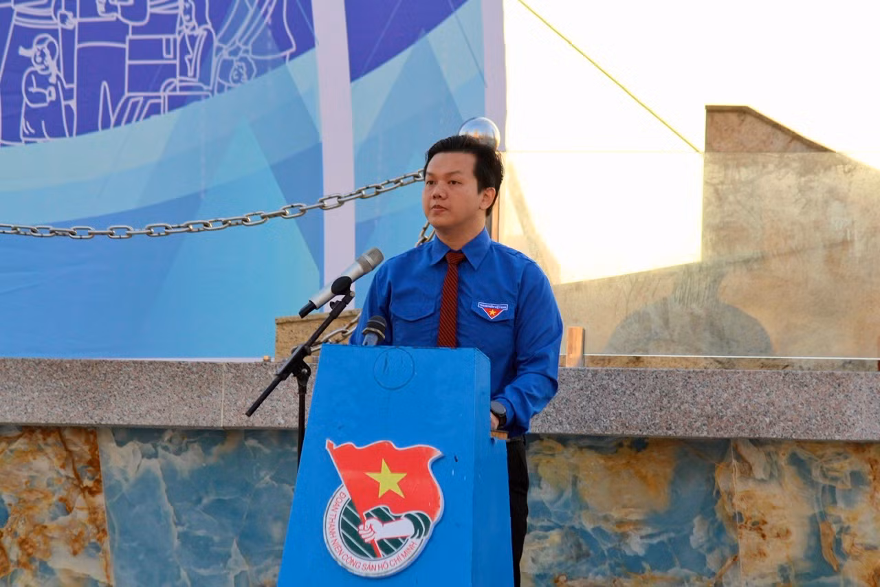 Anh Trần Anh Tuấn - Bí thư Tỉnh Đoàn Khánh Hòa, phát biểu khởi động Tháng Thanh niên.