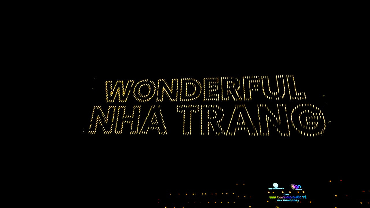 Mở màn là phần thi của đội Hàn Quốc. Được mệnh danh là “ông vua hỏa thuật”, đội Hàn Quốc đã mang đến phần thi trình diễn drone kết hợp với trình diễn hoả thuật (bắn pháo hoa không tiếng nổ), lần đầu tiên xuất hiện trên bầu trời Đông Nam Á.