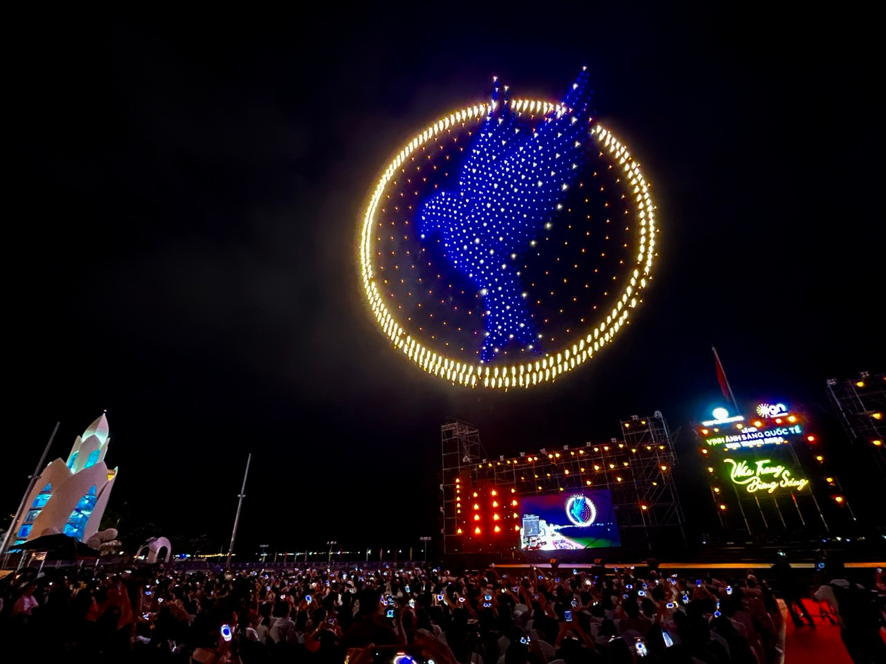 Màn trình diễn drone của các đội thi đã để lại ấn tượng khó quên cho người xem.