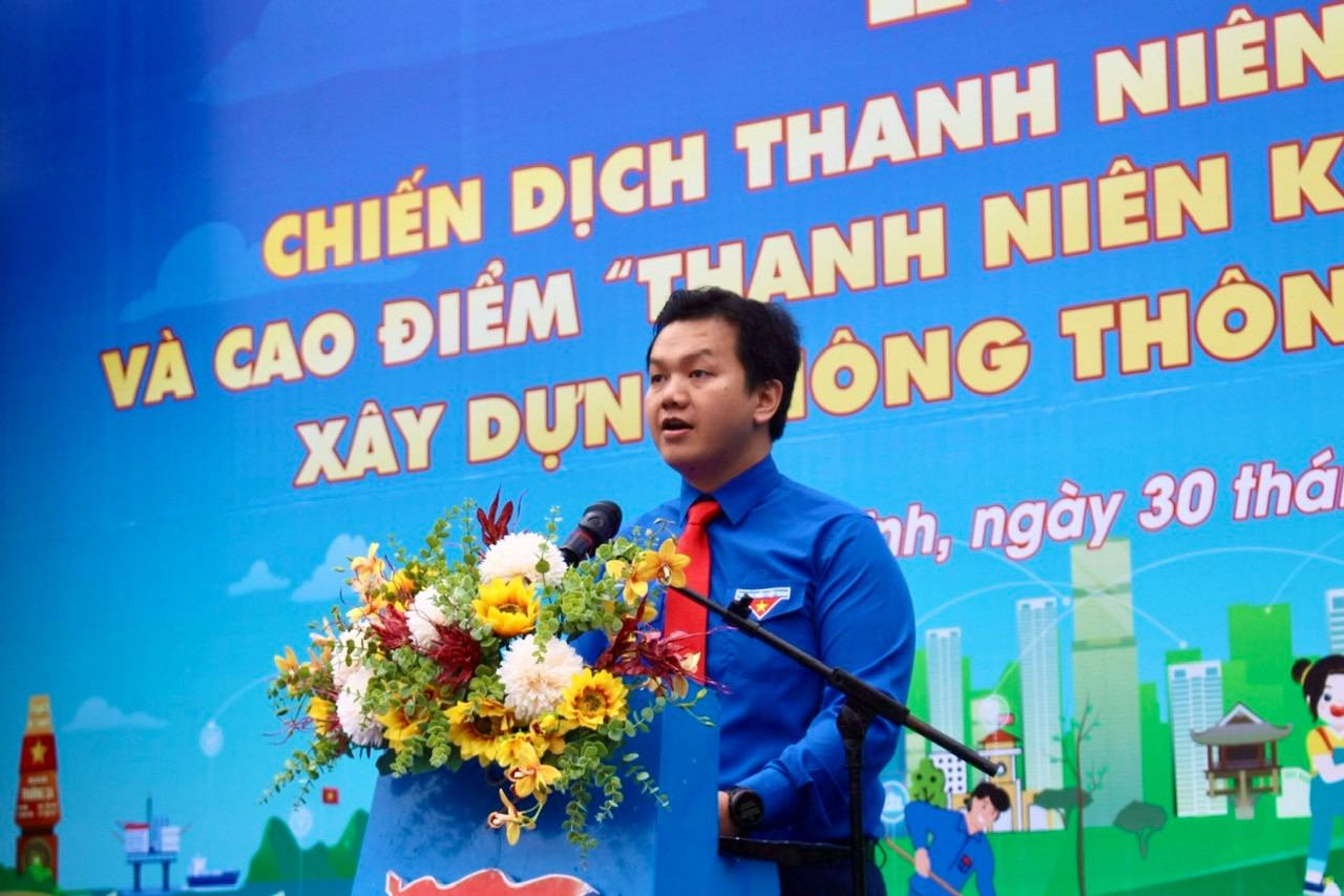 Phát biểu tại lễ ra quân, anh Trần Anh Tuấn - Bí thư Tỉnh Đoàn Khánh Hòa, nhấn mạnh: Mỗi chiến sĩ tình nguyện trên quê hương Khánh Hòa phải quyết tâm thể hiện sức trẻ, nhiệt huyết và khát vọng cống hiến, sẵn sàng chia sẻ vì cộng đồng; xung phong đến với những vùng sâu, vùng xa, vùng khó khăn; đến với những người nghèo, người yếu thế…