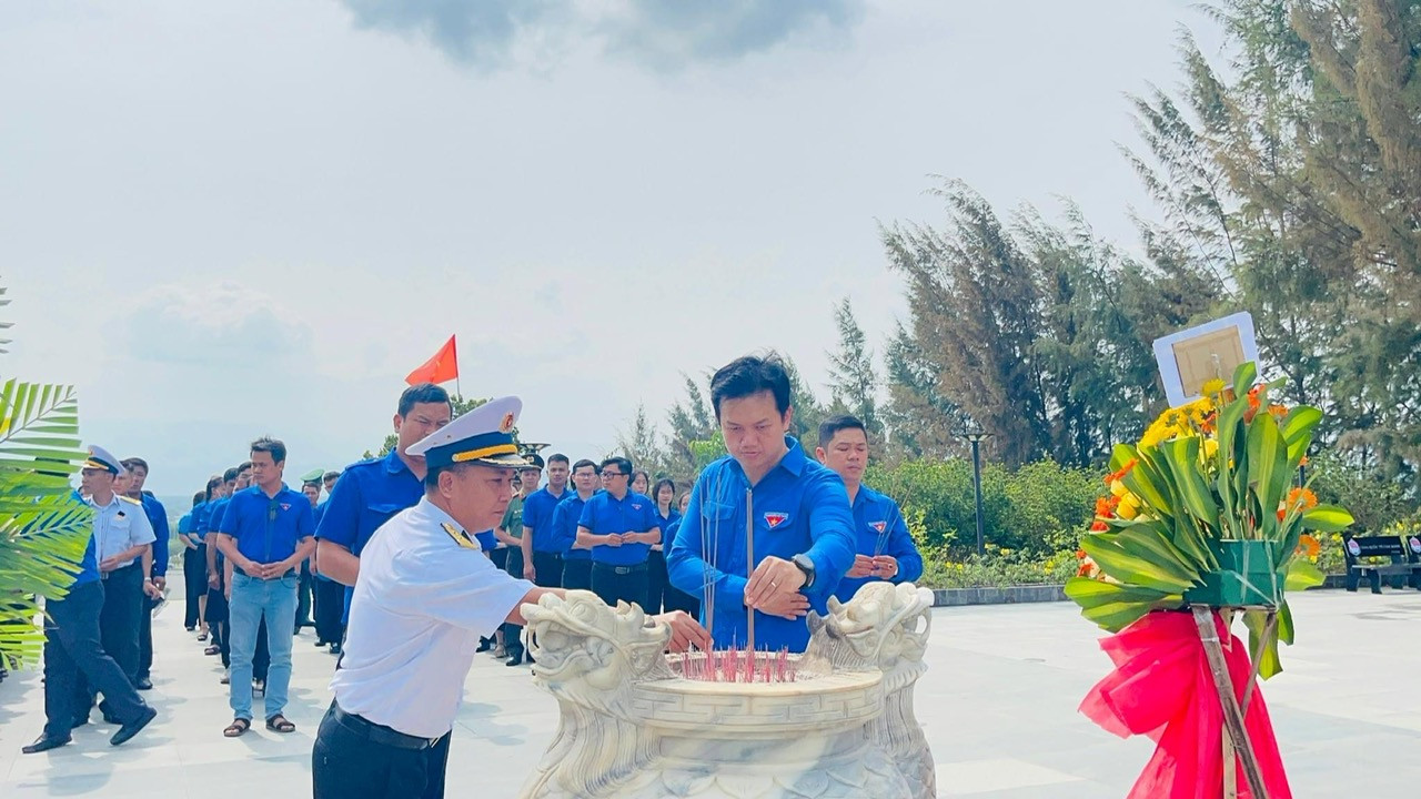 Không chỉ là nơi để người dân đến tham quan, thắp hương tưởng niệm, "địa chỉ đỏ" này còn góp phần nhắc nhở, giáo dục các thế hệ mai sau về sự kiện lịch sử đau thương mà anh dũng của dân tộc.