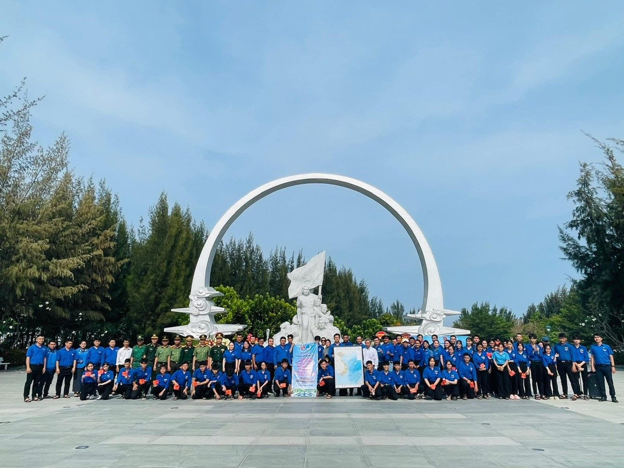 Khu tưởng niệm Chiến sĩ Gạc Ma (xã Cam Hải Đông, huyện Cam Lâm, tỉnh Khánh Hòa) là nơi tưởng nhớ 64 cán bộ, chiến sĩ Hải quân Việt Nam đã anh dũng hi sinh trong sự kiện Gạc Ma năm 1988.