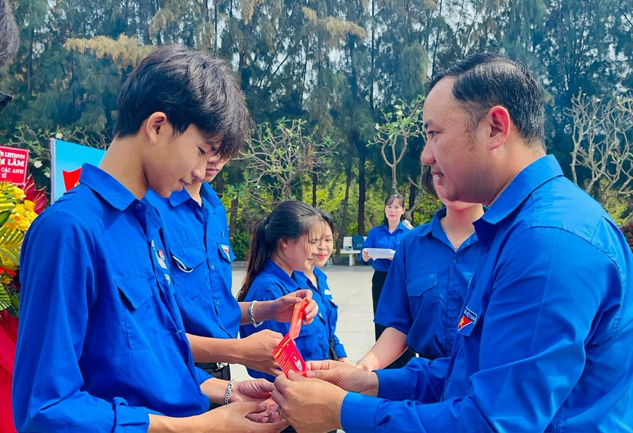 Từ khi đi vào hoạt động đến nay, đã có nhiều đơn vị tổ chức lễ kết nạp Đảng viên, kết nạp Đoàn viên, cùng nhiều đoàn đến sinh hoạt truyền thống, giáo dục lịch sử tại khu tưởng niệm. Được biết, trong năm 2023, Ban quản lý đã hỗ trợ cho 13 chi bộ trên địa bàn tỉnh Khánh Hòa tổ chức kết nạp cho 26 quần chúng ưu tú đứng vào hàng ngũ của Đảng.