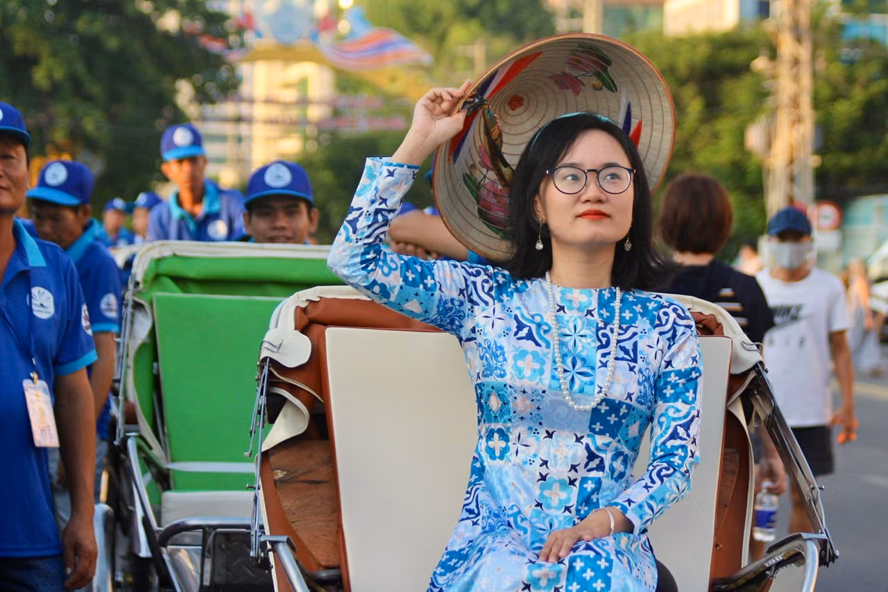 Ai ai cũng thích thú khi được góp mặt trong hoạt động đầy ý nghĩa này. Ai ai cũng thích thú khi được góp mặt trong hoạt động đầy ý nghĩa này.