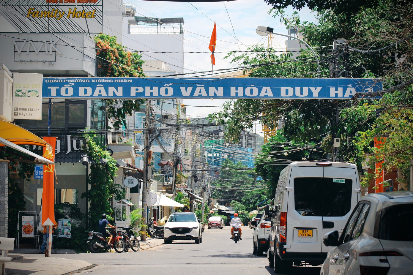 Người dân ở TP. Nha Trang bày tỏ sự kính trọng và niềm tiếc thương vô hạn khi phải tiễn biệt một nhân cách lớn của dân tộc. Người dân ở TP. Nha Trang bày tỏ sự kính trọng và niềm tiếc thương vô hạn khi phải tiễn biệt một nhân cách lớn của dân tộc.