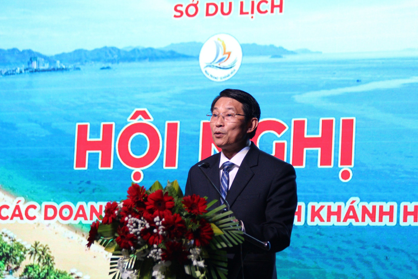 Ông Đinh Văn Thiệu - Phó Chủ tịch UBND tỉnh Khánh Hòa - phát biểu tại hội nghị. Ông Đinh Văn Thiệu - Phó Chủ tịch UBND tỉnh Khánh Hòa - phát biểu tại hội nghị.