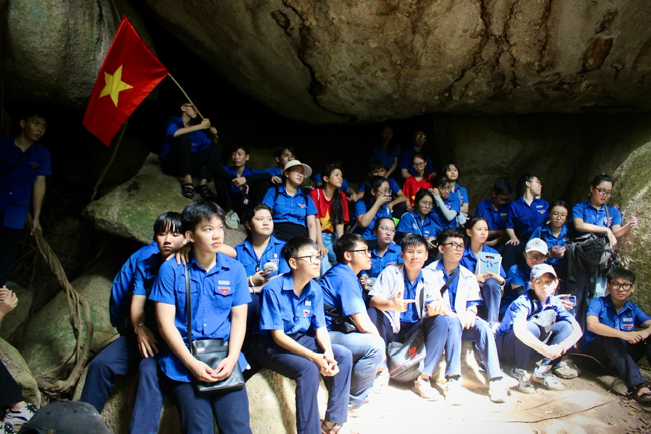 Hoạt động giúp mỗi người trẻ được cảm nhận sâu sắc hơn về sự đóng góp, hy sinh vĩ đại của ông cha ta và càng hiểu hơn về truyền thống đấu tranh hào hùng của dân tộc.