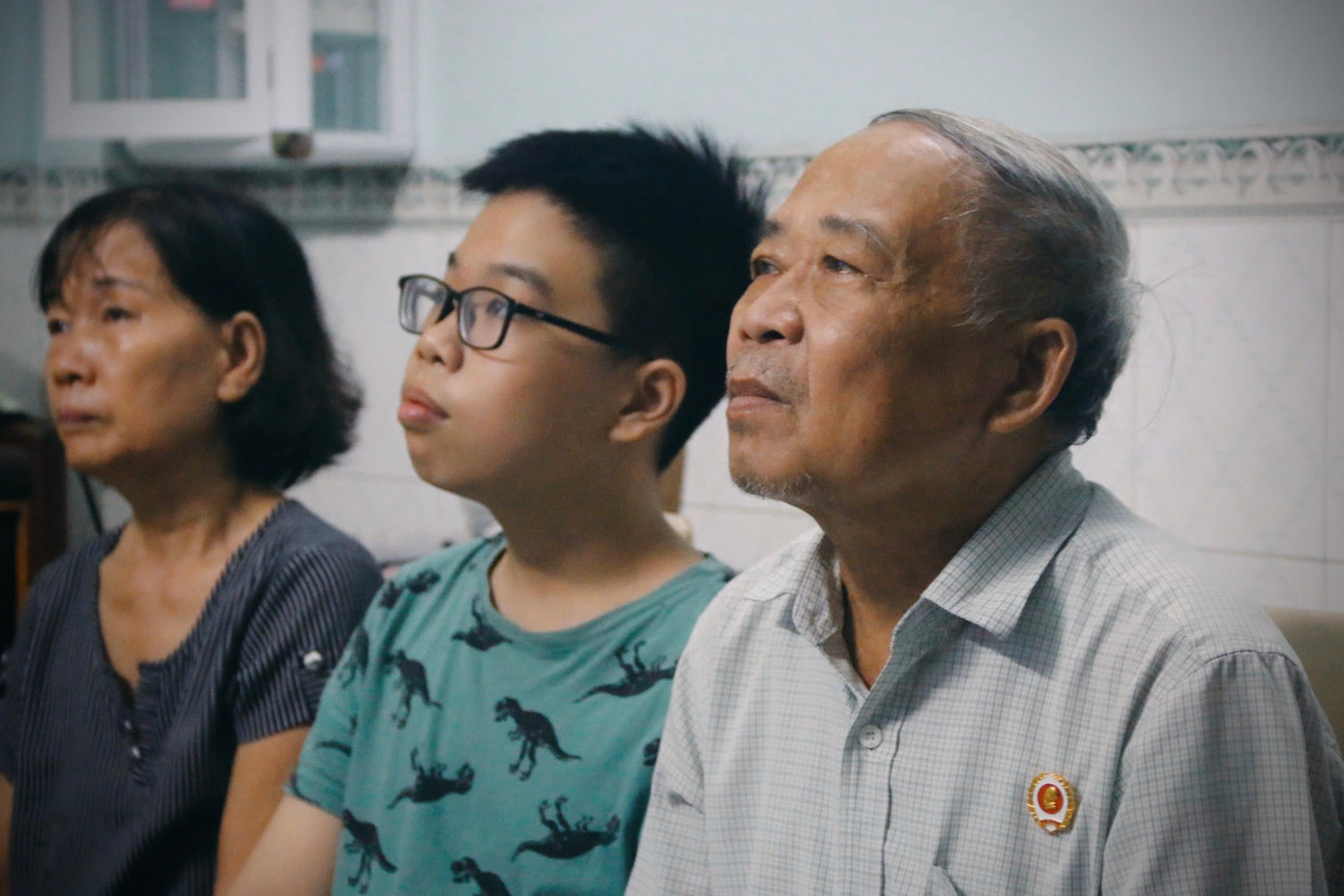 Ông Trịnh Quang Thanh (65 tuổi, trú ở phường Tân Lập, TP. Nha Trang) chia sẻ: “Tổng Bí thư Nguyễn Phú Trọng ra đi là một sự mất mát vô cùng to lớn đối với đồng bào cả nước. Sinh ra trên đời, ai cũng phải tuân theo quy luật của tự nhiên, nhưng Tổng Bí thư sẽ sống mãi trong lòng người dân Việt Nam”. Ông Trịnh Quang Thanh (65 tuổi, trú ở phường Tân Lập, TP. Nha Trang) chia sẻ: “Tổng Bí thư Nguyễn Phú Trọng ra đi là một sự mất mát vô cùng to lớn đối với đồng bào cả nước. Sinh ra trên đời, ai cũng phải tuân theo quy luật của tự nhiên, nhưng Tổng Bí thư sẽ sống mãi trong lòng người dân Việt Nam”.