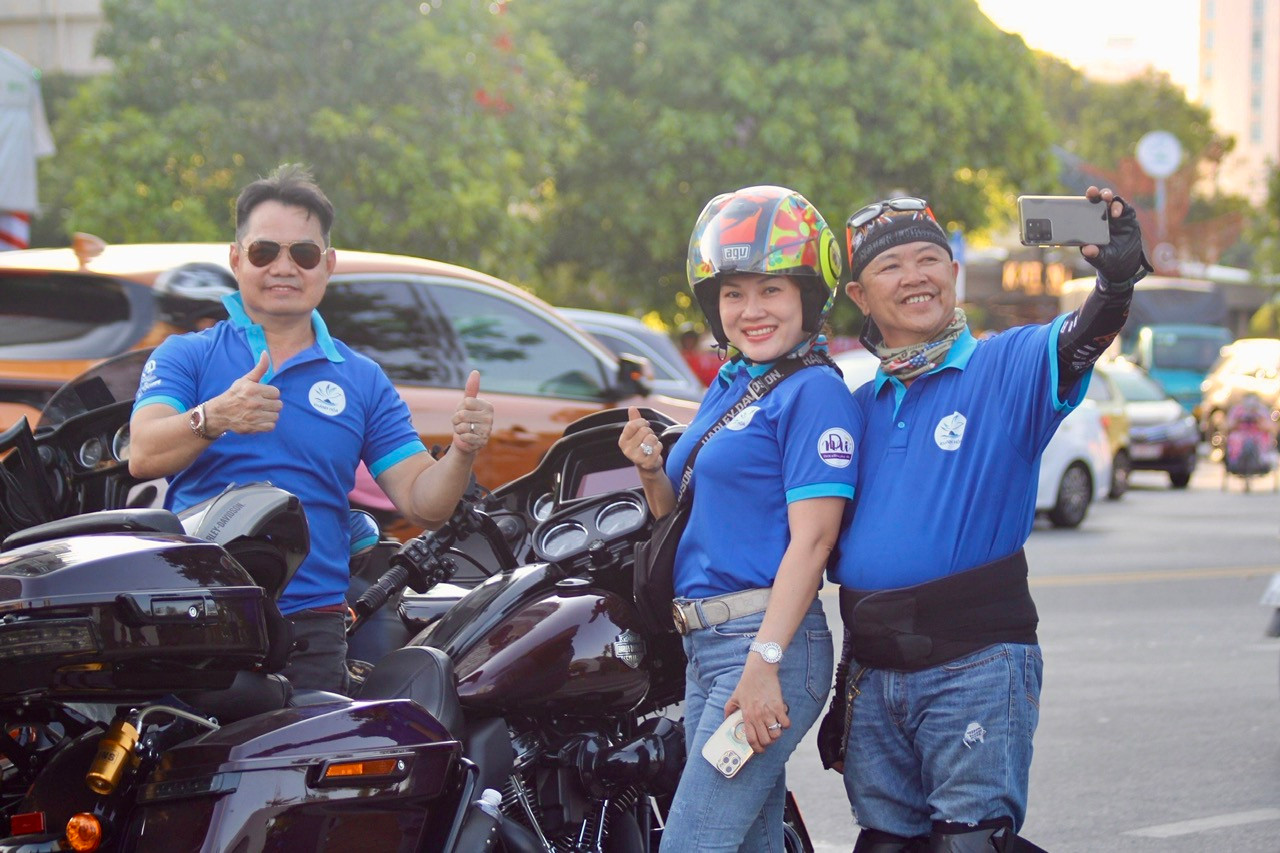 Đoàn người tham gia diễu hành còn đến từ các câu lạc bộ mô tô tại các tỉnh, thành phố khác như: Đà Lạt, Bình Định, TPHCM…