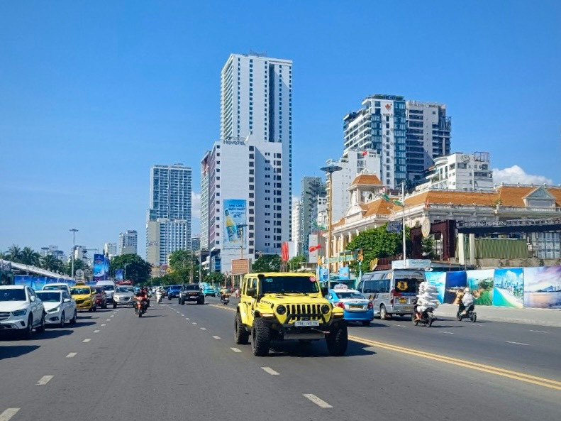 Tham gia đoàn diễu hành còn có 26 chiếc xe Jeep.