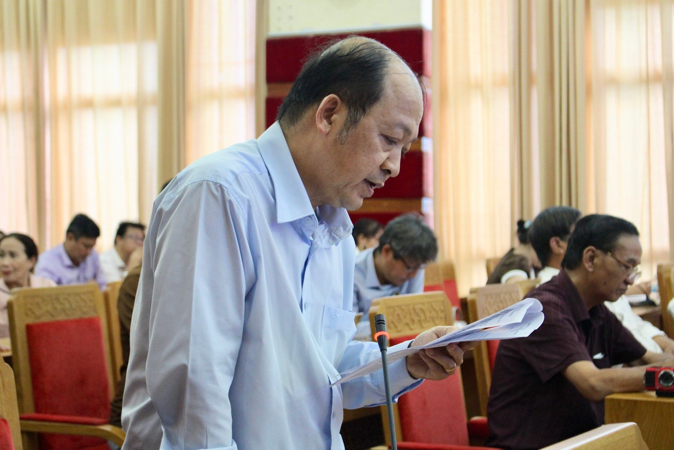 Ông Lê Văn Khoa - Phó giám đốc Sở Y tế tỉnh Khánh Hòa - thông tin tại buổi họp báo.