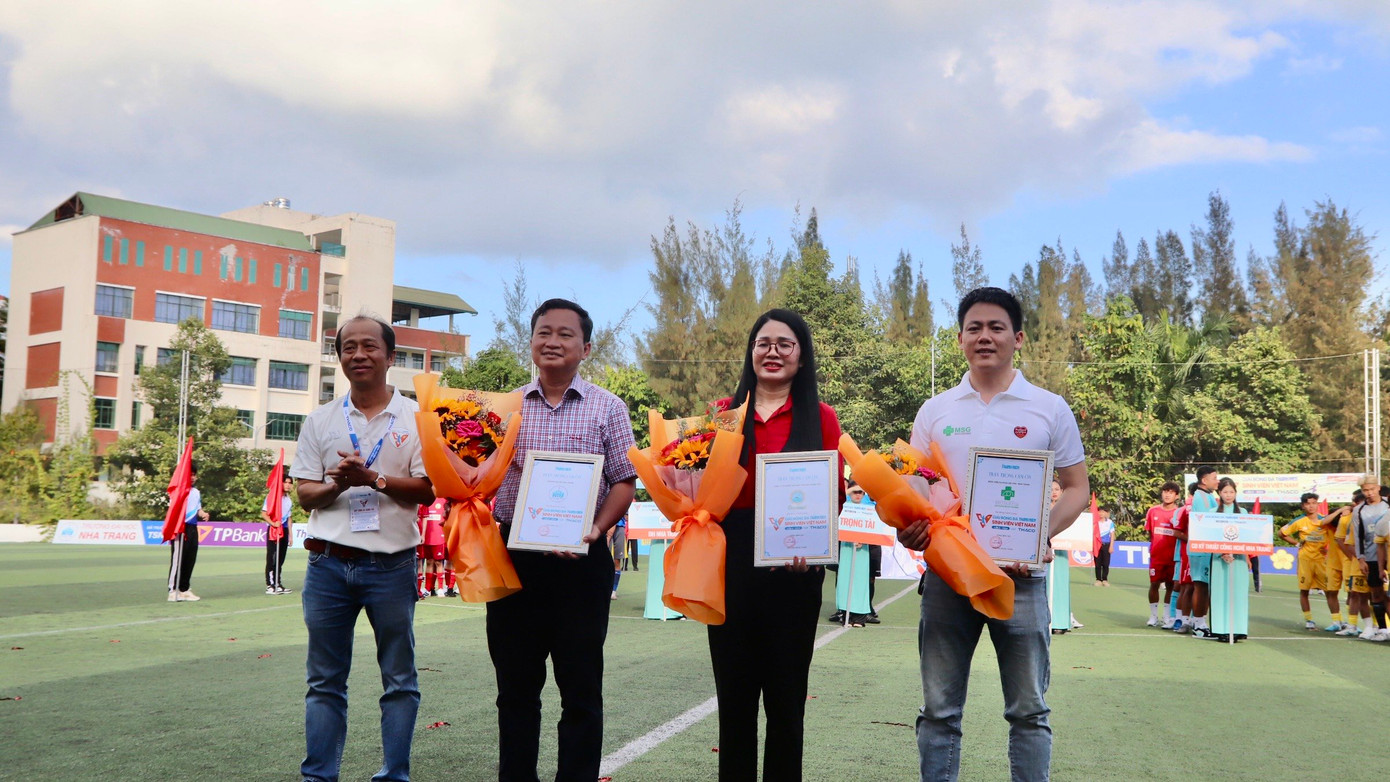 Khởi tranh vòng loại giải bóng đá Thanh Niên sinh viên Việt Nam khu vực Nam Trung Bộ - Tây Nguyên. Khởi tranh vòng loại giải bóng đá Thanh Niên sinh viên Việt Nam khu vực Nam Trung Bộ - Tây Nguyên.