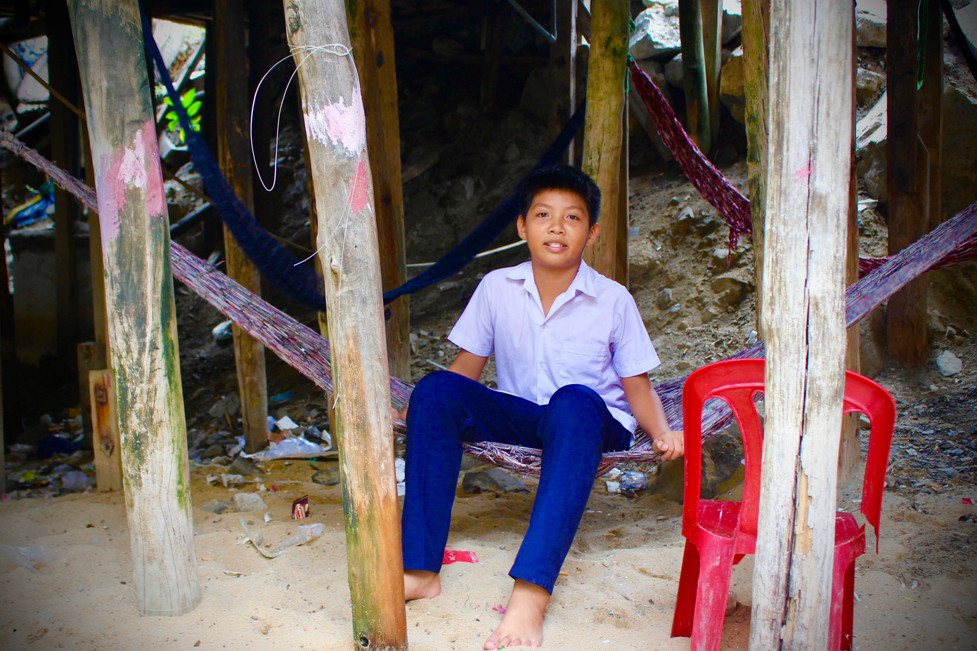 Em Nguyễn Văn Khang (học sinh lớp 5, trường Tiểu học Vĩnh Nguyên) mong muốn được sống trong căn nhà khang trang, sáng sủa như những bạn khác và có góc học tập riêng. Em Nguyễn Văn Khang (học sinh lớp 5, trường Tiểu học Vĩnh Nguyên) mong muốn được sống trong căn nhà khang trang, sáng sủa như những bạn khác và có góc học tập riêng.