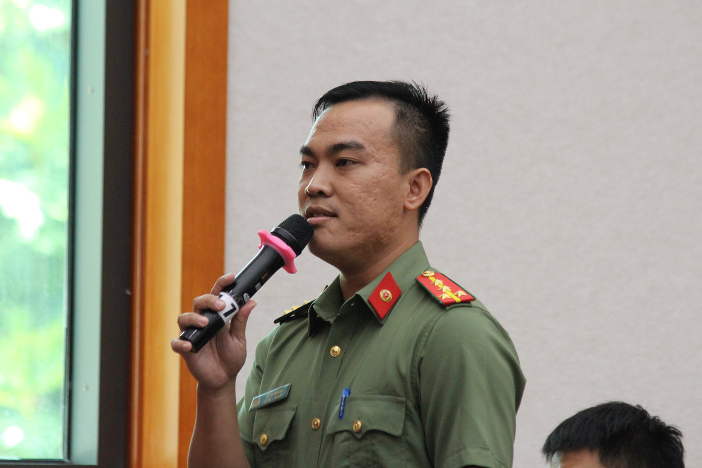 Đại diện thanh niên công an tỉnh Khánh Hòa đưa ra các kiến nghị, đề xuất với tỉnh trong tăng cường đảm bảo an toàn, an ninh thông tin đối với các đối tượng học sinh, người lớn tuổi. Đại diện thanh niên công an tỉnh Khánh Hòa đưa ra các kiến nghị, đề xuất với tỉnh trong tăng cường đảm bảo an toàn, an ninh thông tin đối với các đối tượng học sinh, người lớn tuổi.