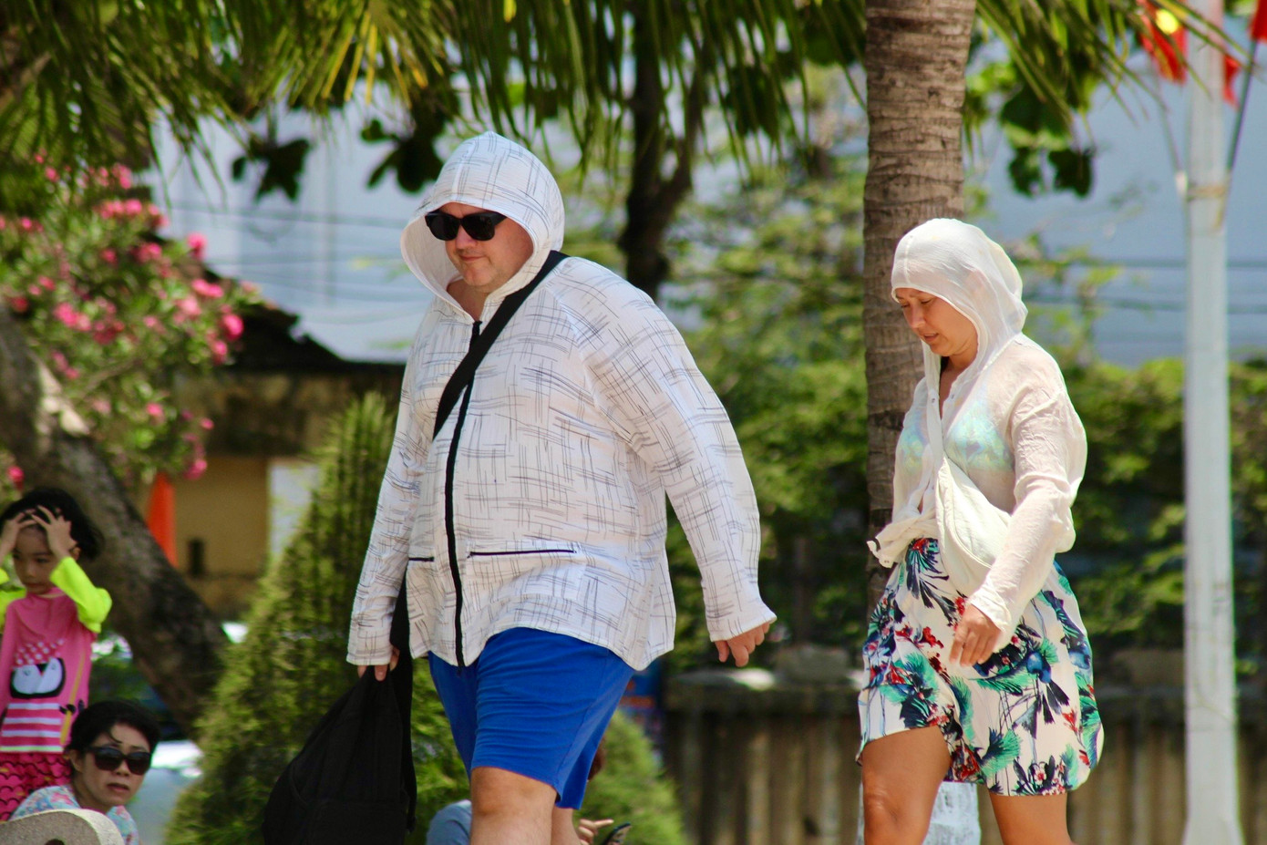 Theo Trung tâm Dự báo Khí tượng thủy văn quốc gia, nhiệt độ tại Nha Trang trong 5 ngày lễ nắng nóng gay gắt, các du khách thường lựa chọn lưu trú tại các khách sạn dọc bãi biển để thuận tiện việc tắm biển.