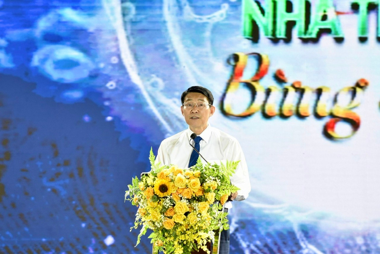 Ông Đinh Văn Thiệu - Phó Chủ tịch UBND tỉnh Khánh Hòa - phát biểu bế mạc.