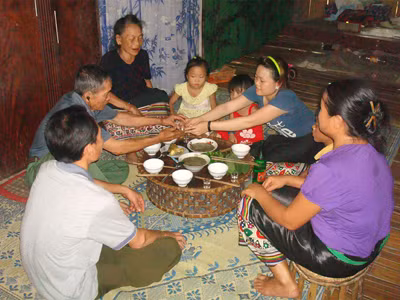 Một bữa cơm bình dị của người dân xã Châu Bình. Ảnh: Ngọc Lan