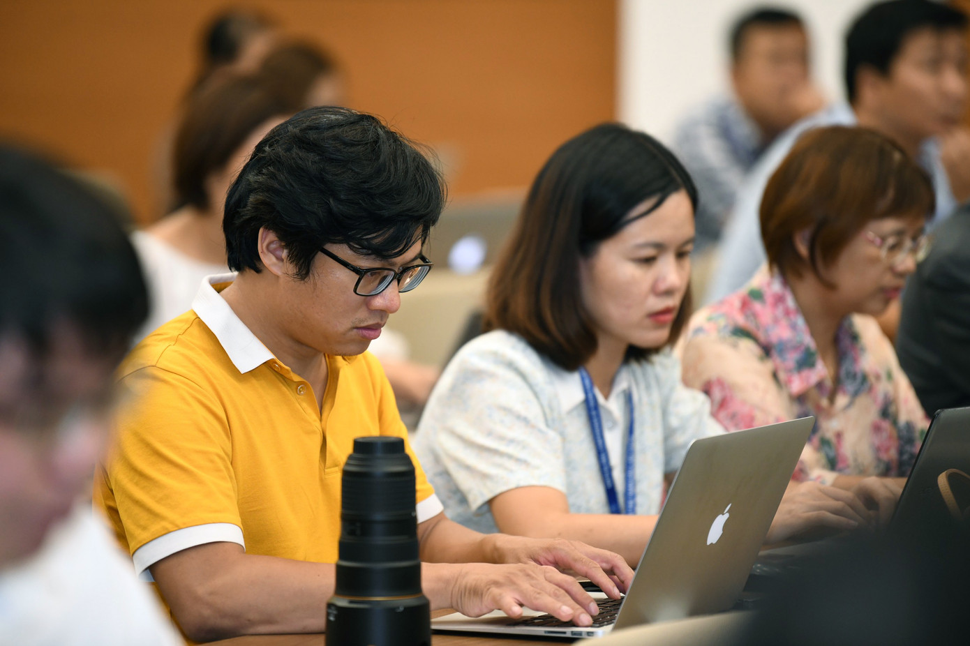 Phóng viên của nhiều cơ quan thông tấn báo chí tham dự chương trình họp báo. Ảnh: Như Ý