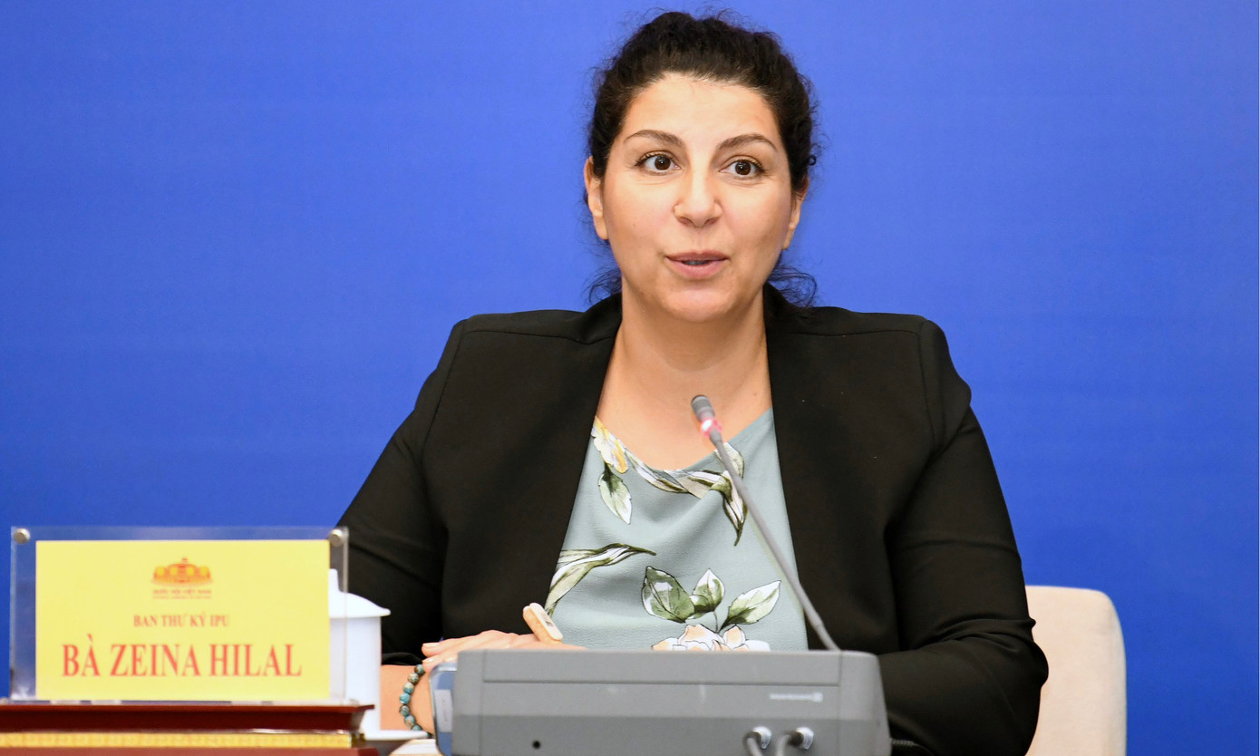 Bà Zenia Hilal phát biểu và trao đổi với báo chí tại chương trình. Ảnh: Như Ý