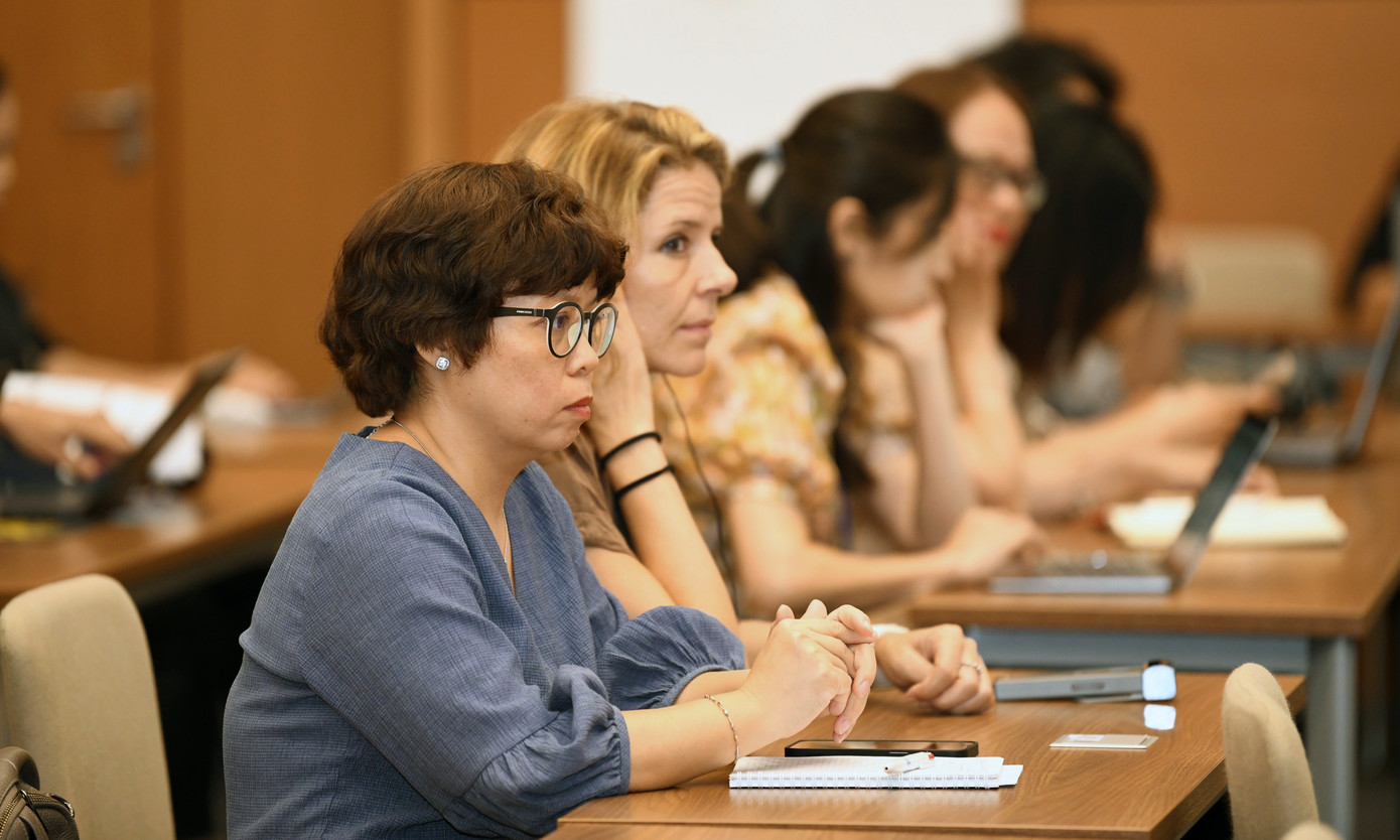 Phóng viên của nhiều cơ quan thông tấn báo chí tham dự chương trình họp báo. Ảnh: Như Ý