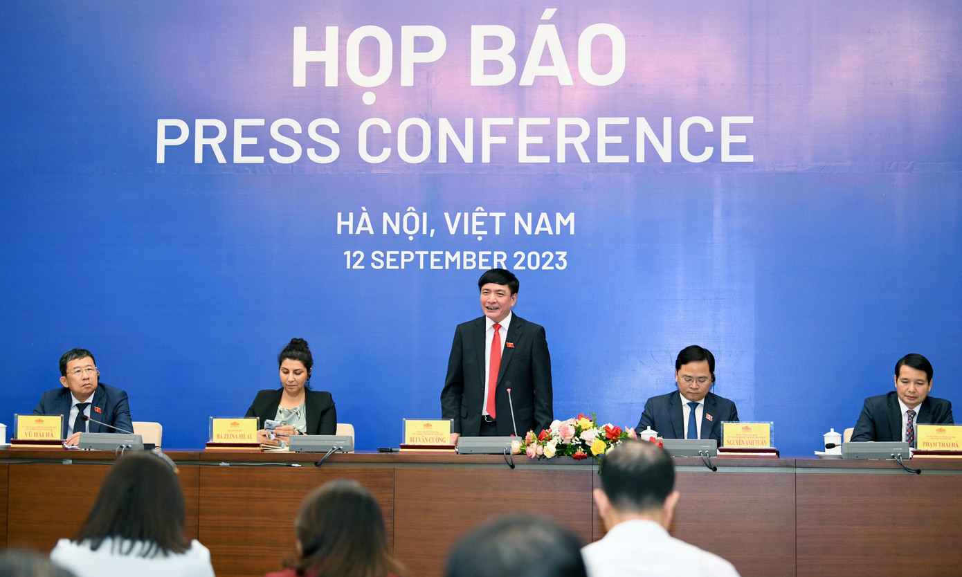 Ông Bùi Văn Cường chủ trì chương trình họp báo. Ảnh: Như Ý