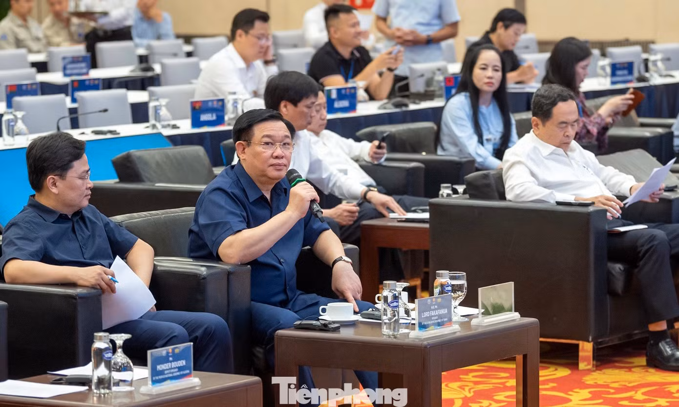Chủ tịch Quốc hội Vương Đình Huệ phát biểu chỉ đạo. (Ảnh: Nhật Minh) Chủ tịch Quốc hội Vương Đình Huệ phát biểu chỉ đạo. (Ảnh: Nhật Minh)