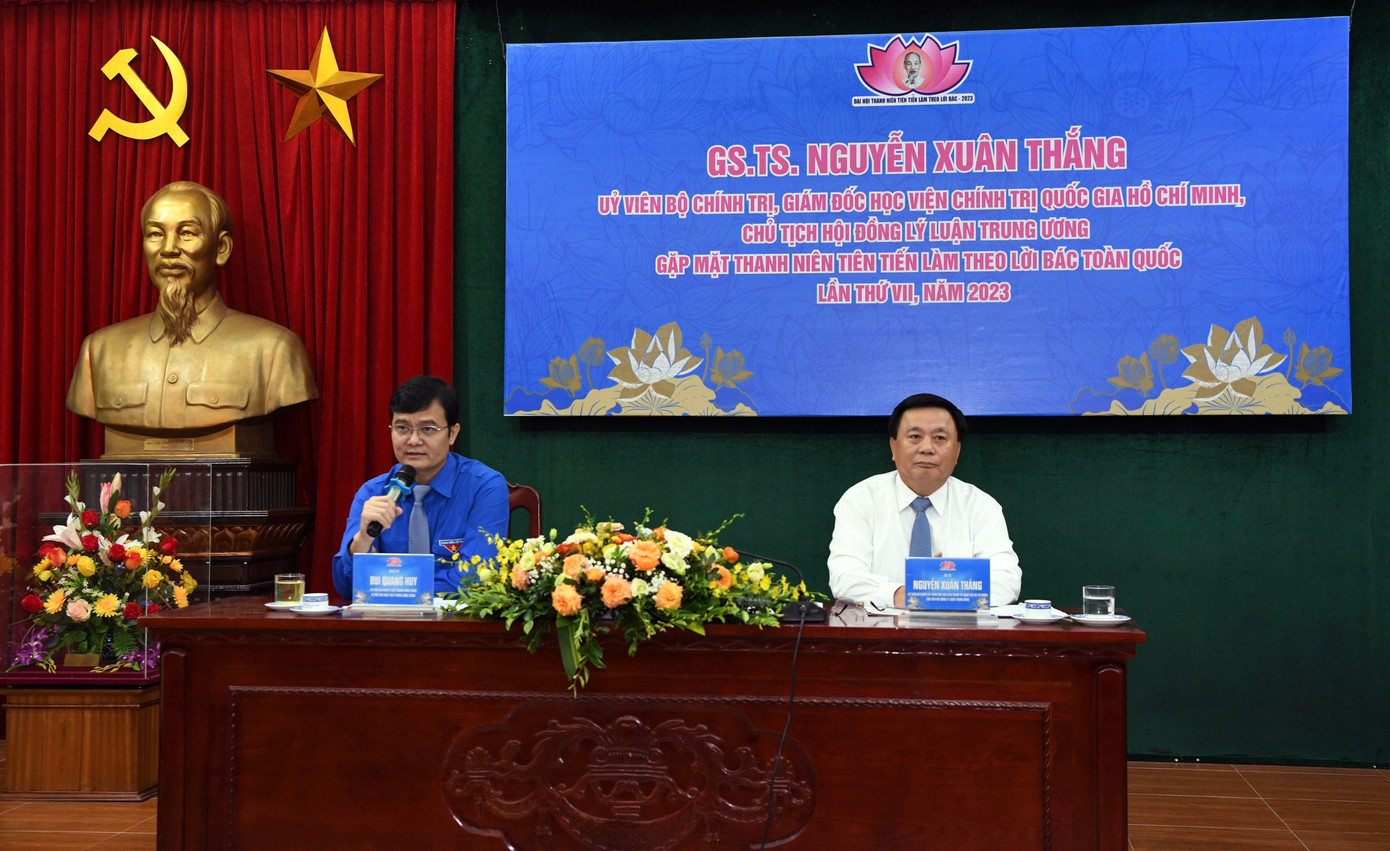 GS.TS. Nguyễn Xuân Thắng - Uỷ viên Bộ Chính trị, Giám đốc Học viện Chính trị Quốc gia Hồ Chí Minh, Chủ tịch Hội đồng Lý luận T.Ư và anh Bùi Quang Huy - Ủy viên dự khuyết T.Ư Đảng, Bí thư thứ nhất T.Ư Đoàn tại buổi gặp mặt. GS.TS. Nguyễn Xuân Thắng - Uỷ viên Bộ Chính trị, Giám đốc Học viện Chính trị Quốc gia Hồ Chí Minh, Chủ tịch Hội đồng Lý luận T.Ư và anh Bùi Quang Huy - Ủy viên dự khuyết T.Ư Đảng, Bí thư thứ nhất T.Ư Đoàn tại buổi gặp mặt.