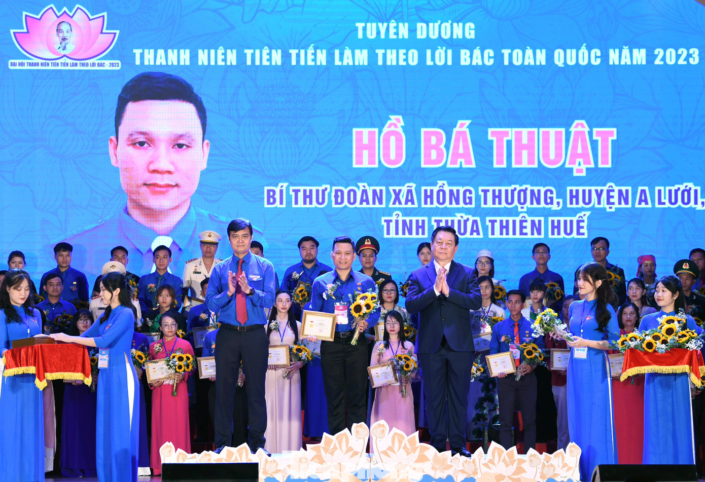 Lễ tuyên dương Thanh niên tiên tiến làm theo lời Bác toàn quốc năm 2023. Ảnh: Xuân Tùng Lễ tuyên dương Thanh niên tiên tiến làm theo lời Bác toàn quốc năm 2023. Ảnh: Xuân Tùng