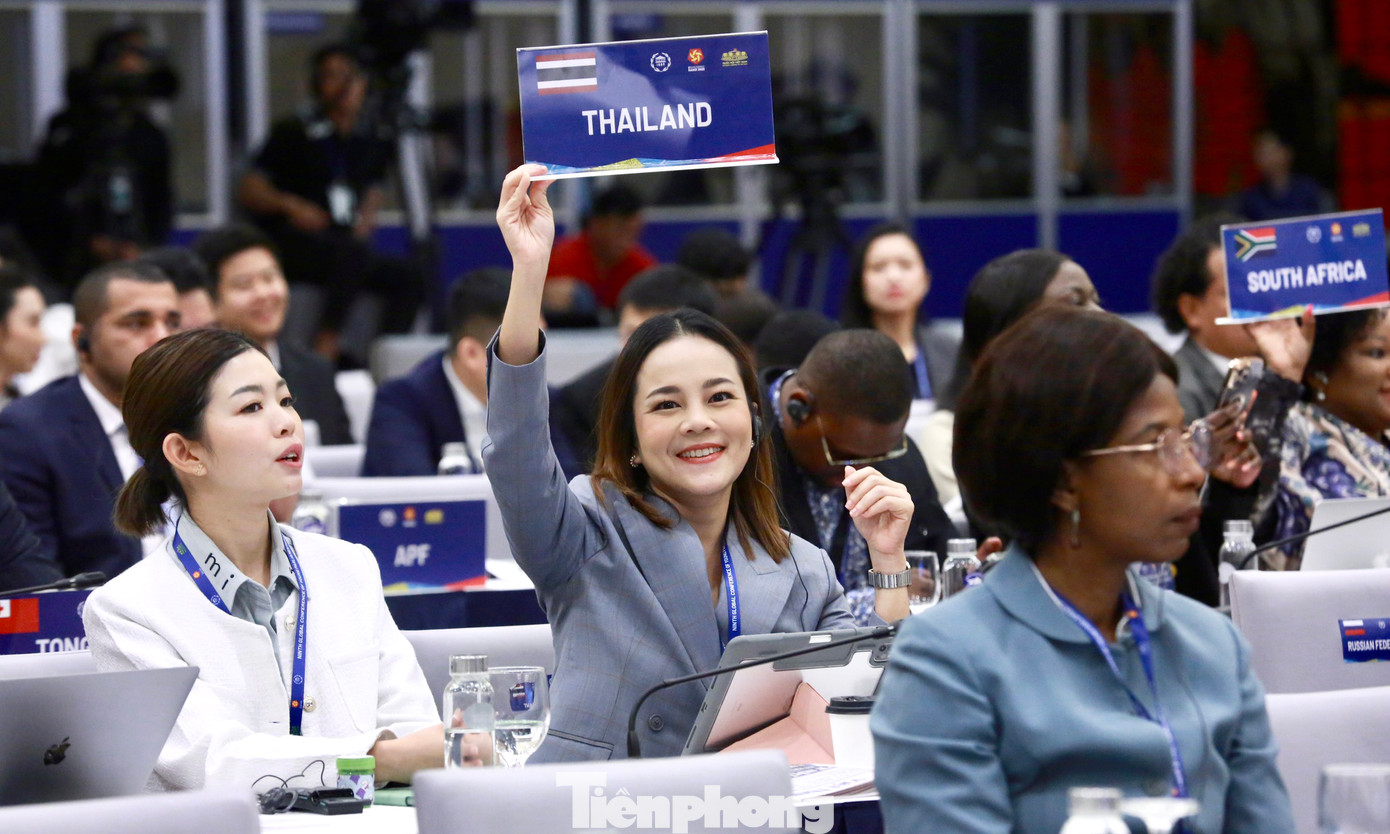 Đại biểu các nước đăng ký trao đổi ý kiến tại phiên thảo luận.