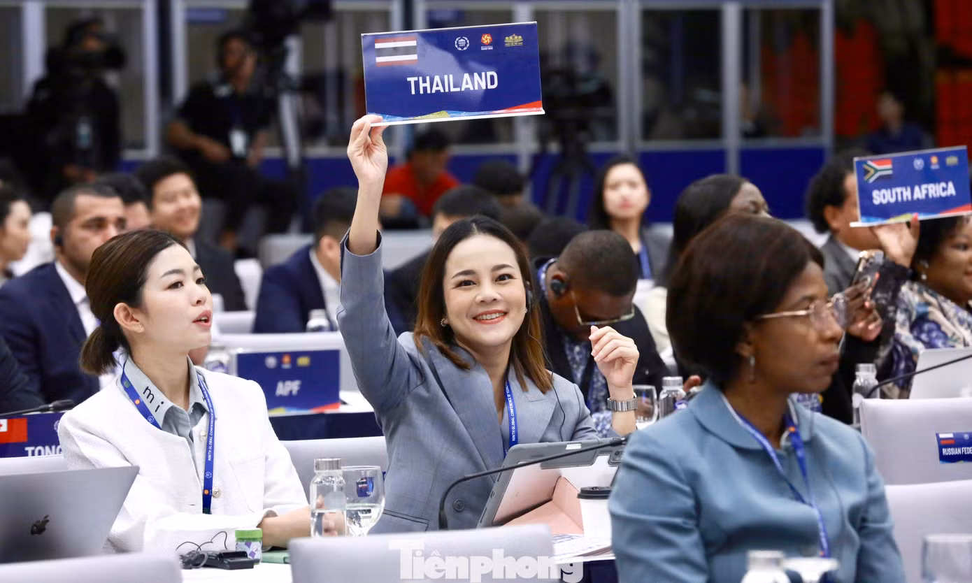 Đại biểu các nước đăng ký trao đổi ý kiến tại phiên thảo luận.