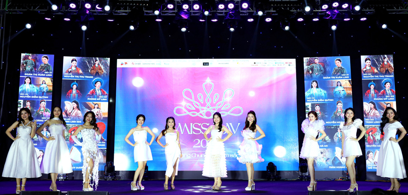 Tối 23/9, Chung kết cuộc thi Hoa khôi Ngoại giao - Miss DAV 2023 với chủ đề &quot;Tâm sắc&quot; diễn ra với sự khoe sắc đua tài của 10 thí sinh. Đây là những thí sinh đã xuất sắc vượt qua vòng sơ khảo và vòng bán kết của cuộc thi. Ảnh: BTC