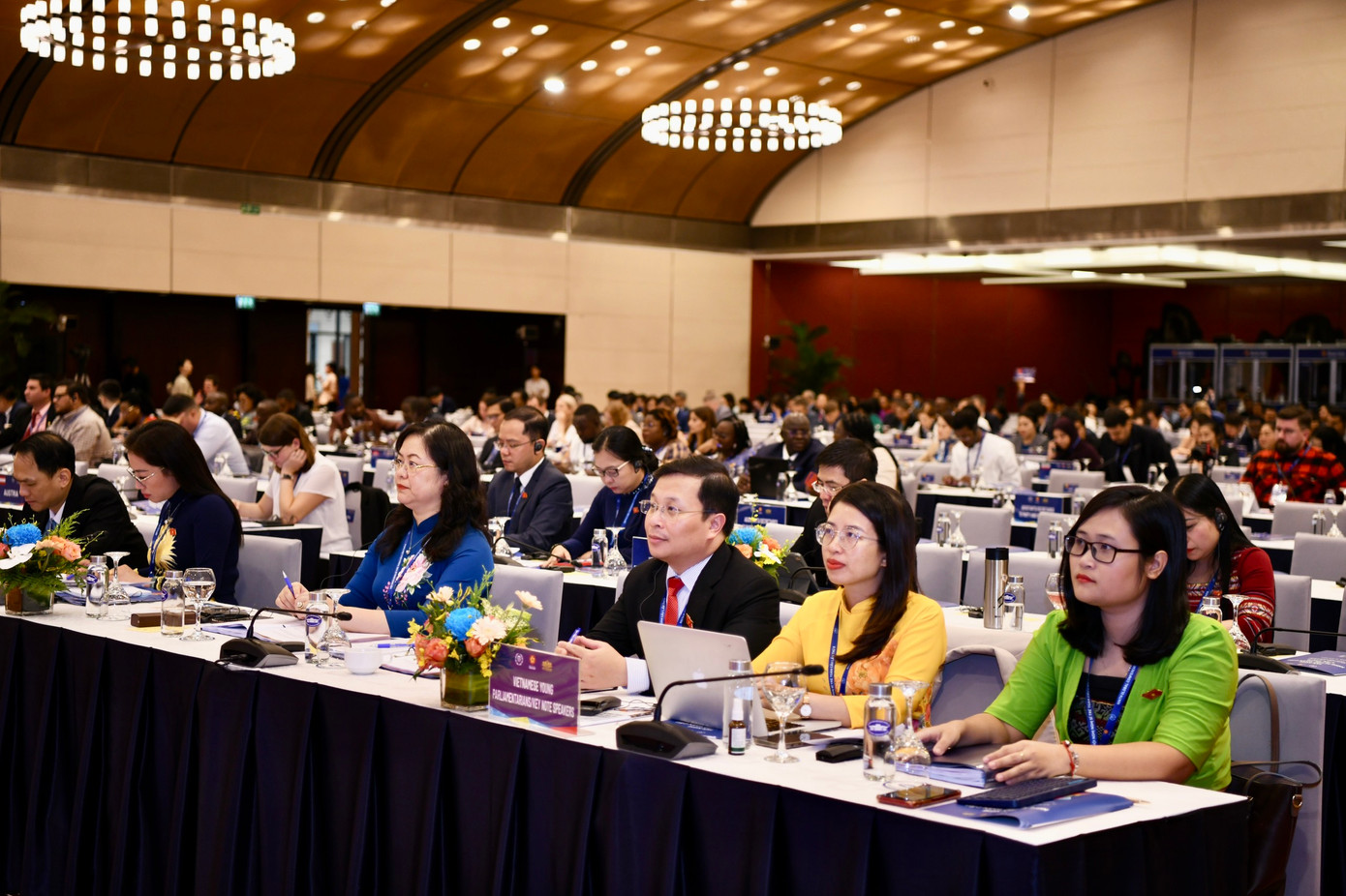 Các đại biểu tham dự phiên thảo luận.