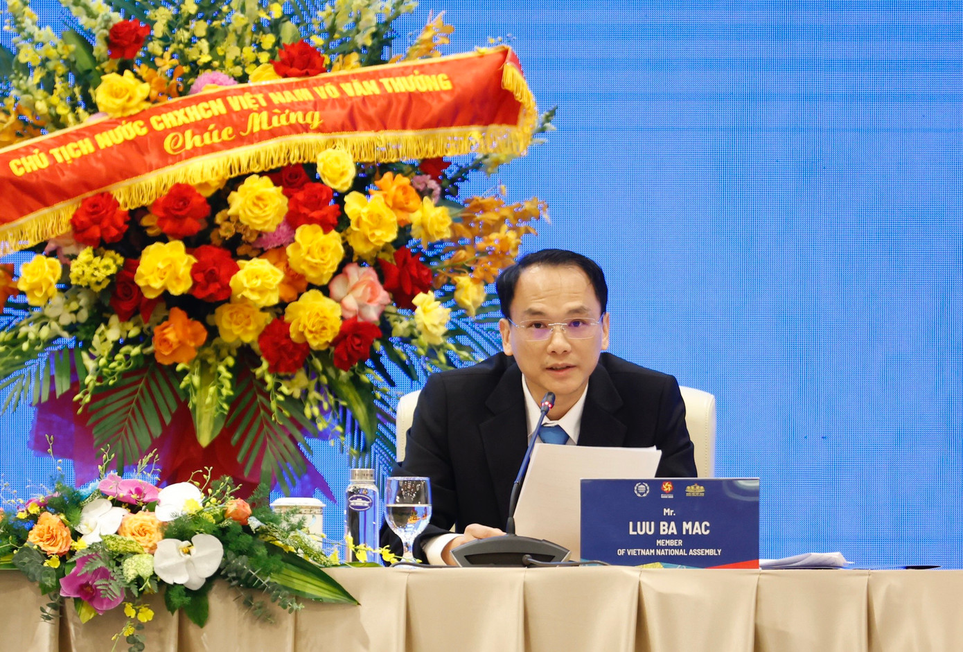 Ông Lưu Bá Mạc trao đổi tại phiên thảo luận.