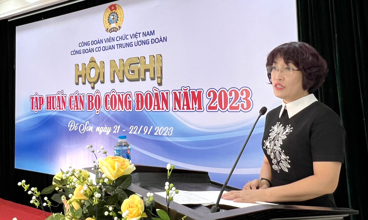 Chị Lê Hồng Hạnh phát biểu tại chương trình.